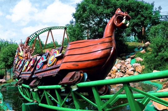 PARCS D'ATTRACTIONS / JEUX PARCS D'ATTRACTIONS / JEUX