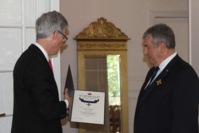 Monsieur le Maire élevé au Grade de Chevalier de 1ère classe de l’Ordre Royal Norvégien du Mérite par Sa Majesté HARALD V de Norvège Monsieur le Maire élevé au Grade de Chevalier de 1ère classe de l’Ordre Royal Norvégien du Mérite par Sa Majesté HARALD V de Norvège